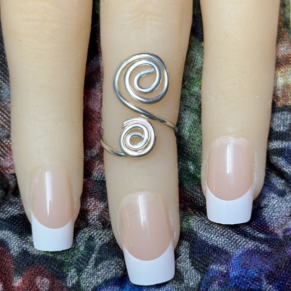 Sterling Silver Toe Ring- Adjustable Toe Ring- Unique- Midi/Knuckle Ring- Spiral - Picture 6 of 7